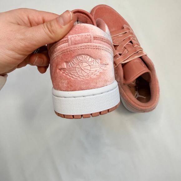 Air Jordan 1 Low SE Rust Pink Velvet Women’s 9 NIB Coquette Soft Luxe - Picture 8 of 11